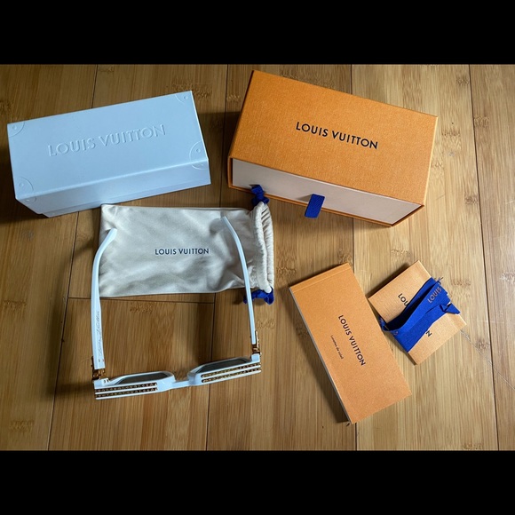 Louis Vuitton Sunglasses - Picture 2 of 7